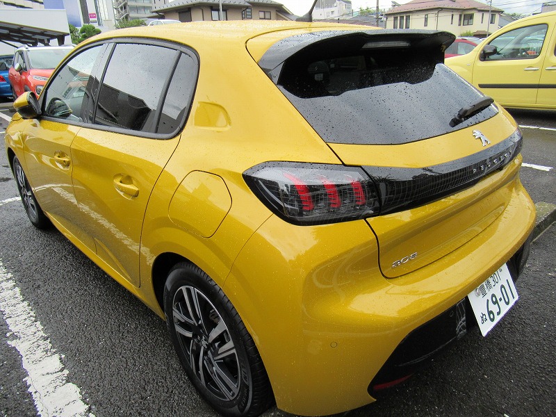 NEW　PEUGEOT　208